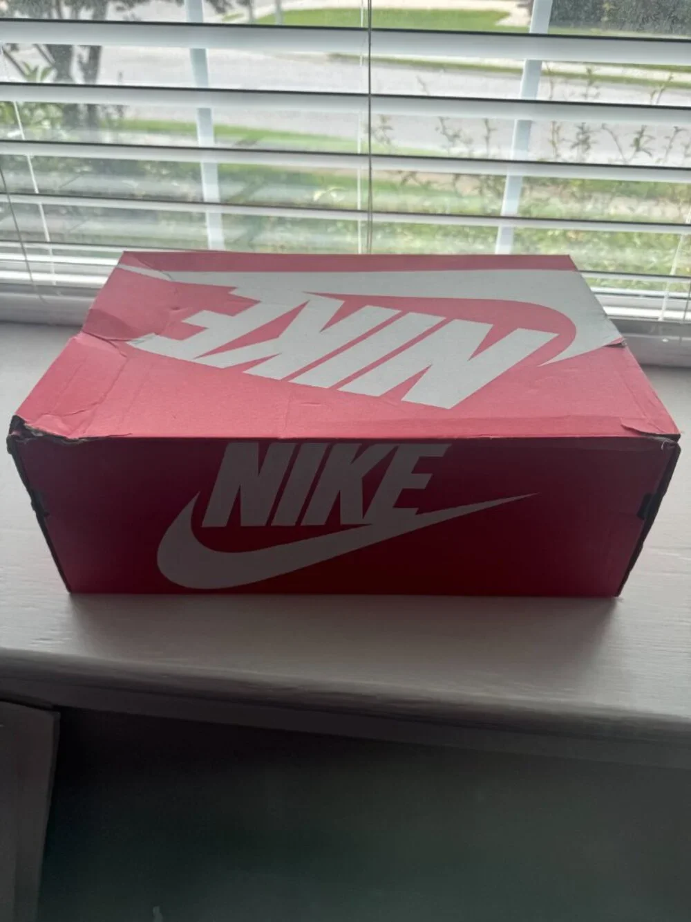 Womens White Nike Shox Classic II Size 9.5 New in Damaged Box